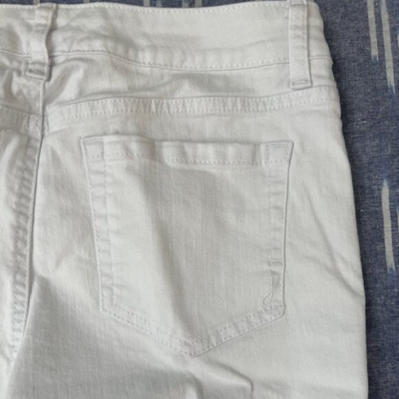 Jones New York White Lexington Shorts - Picture 7 of 7